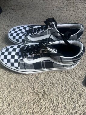 Vans Black and White Checkerboard Plaid Old Skool Low Top Shoes
